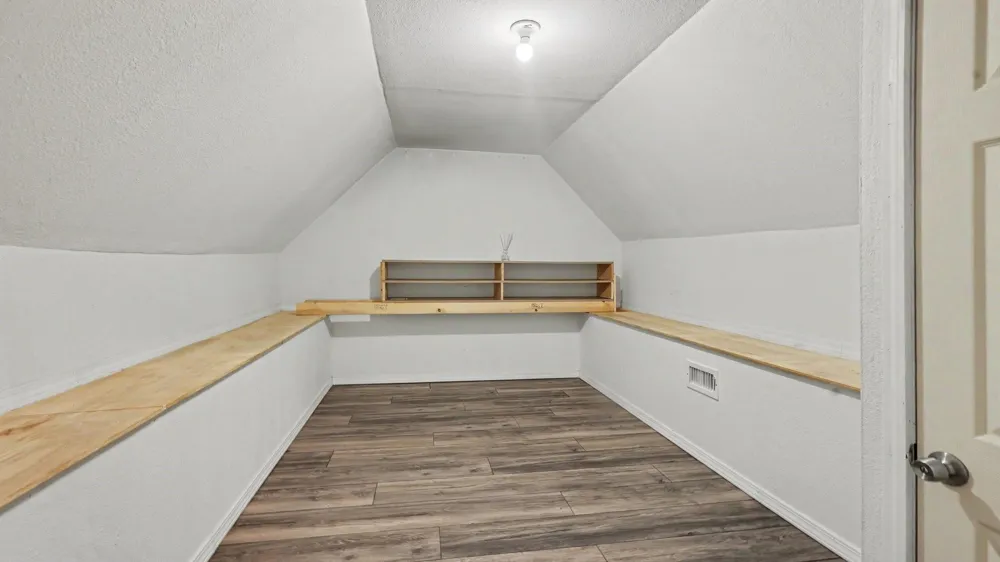 1927 Pinewood Court Baytown, TX 77521