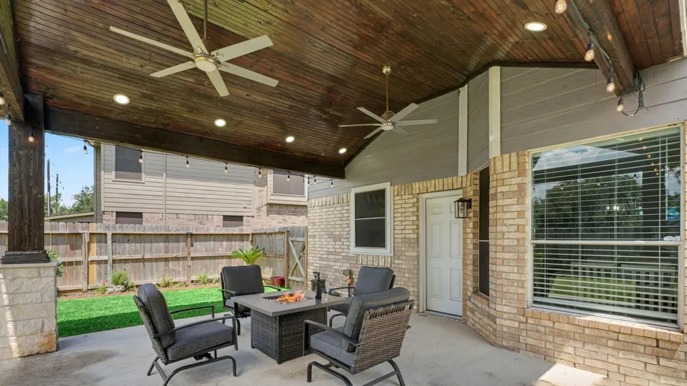 1927 Pinewood Court Baytown, TX 77521