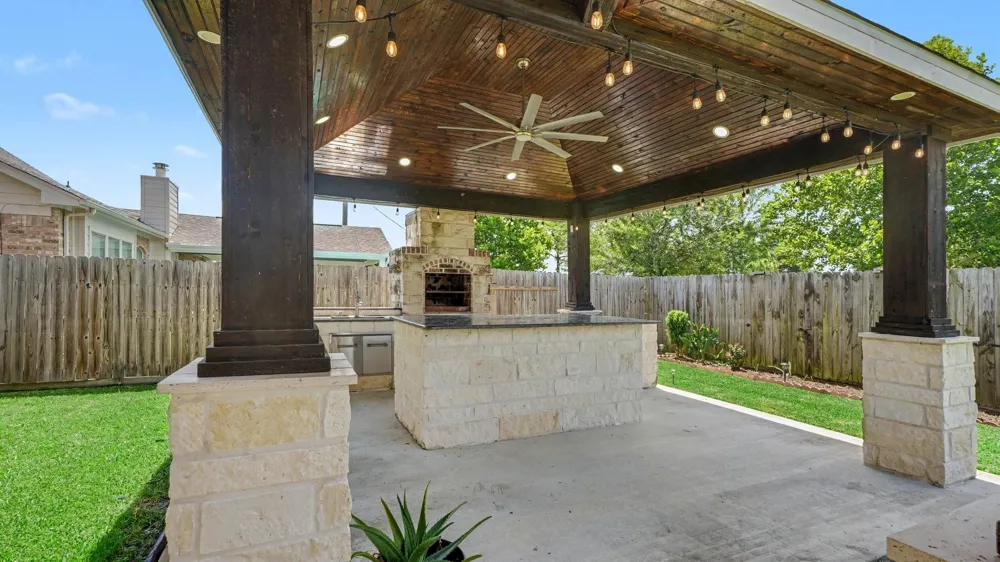 1927 Pinewood Court Baytown, TX 77521