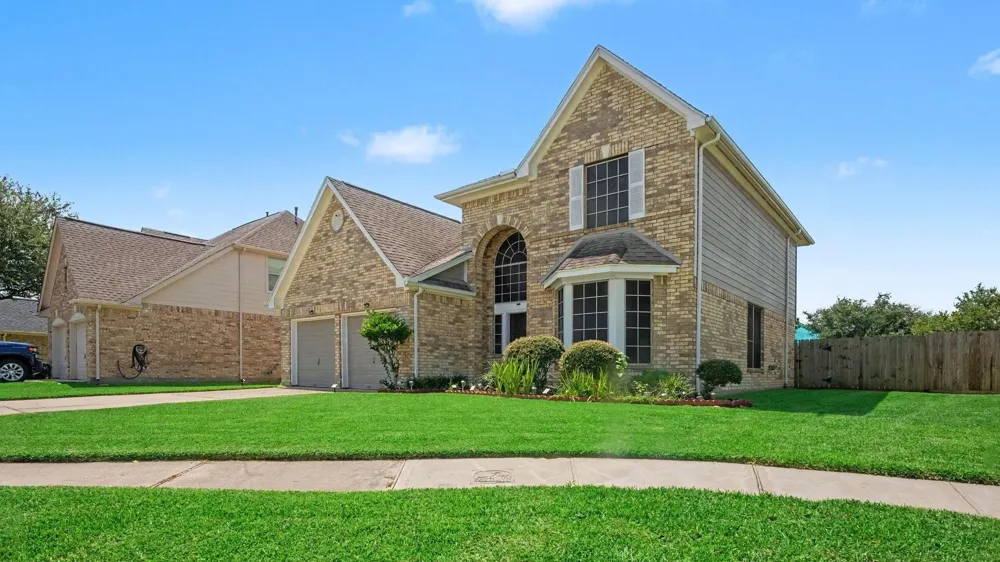 1927 Pinewood Court Baytown, TX 77521