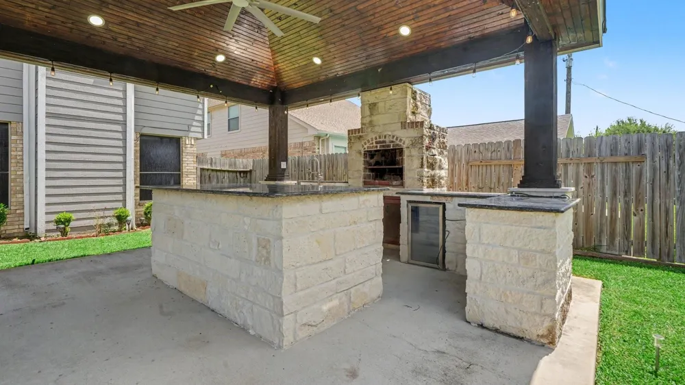 1927 Pinewood Court Baytown, TX 77521