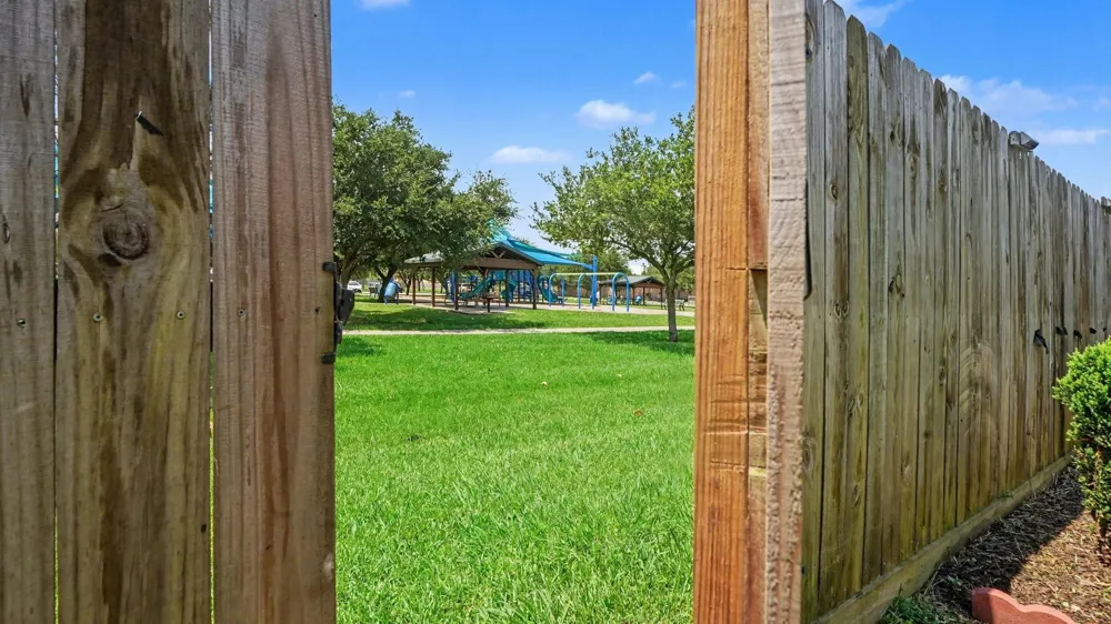 1927 Pinewood Court Baytown, TX 77521