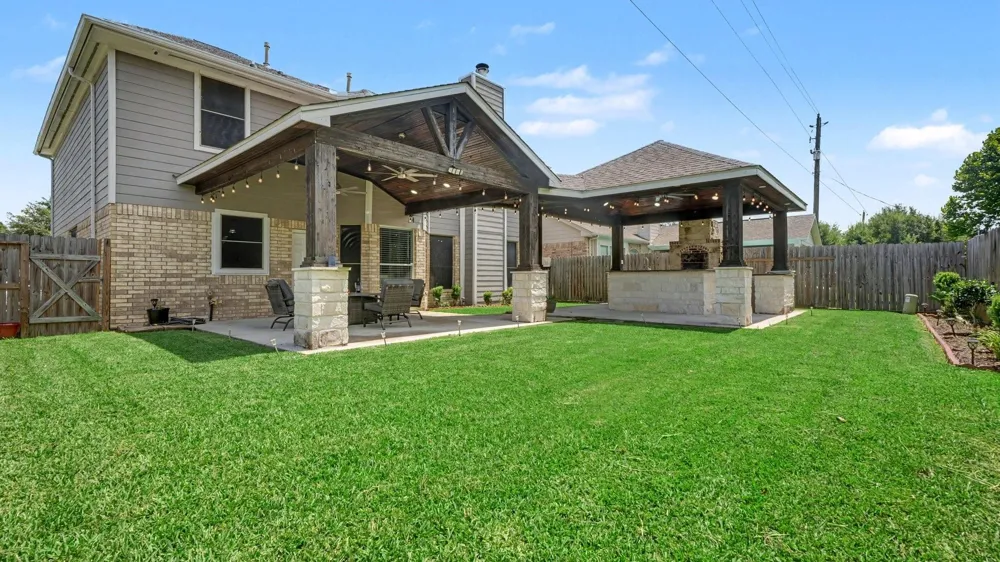1927 Pinewood Court Baytown, TX 77521