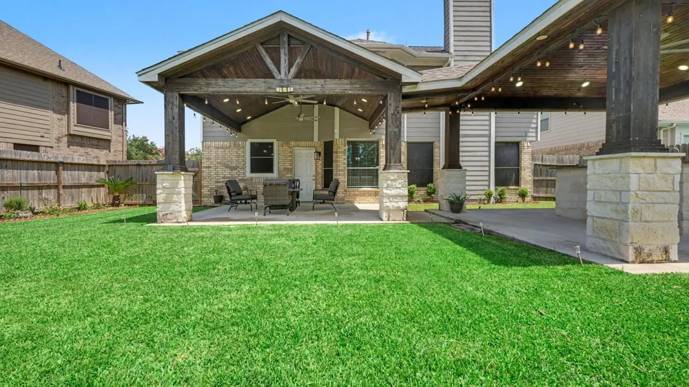 1927 Pinewood Court Baytown, TX 77521