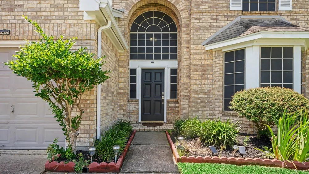 1927 Pinewood Court Baytown, TX 77521