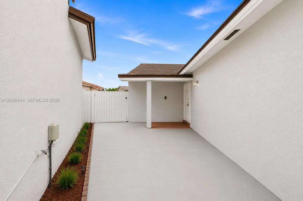 13263 SW 9th Ter Miami, FL 33184
