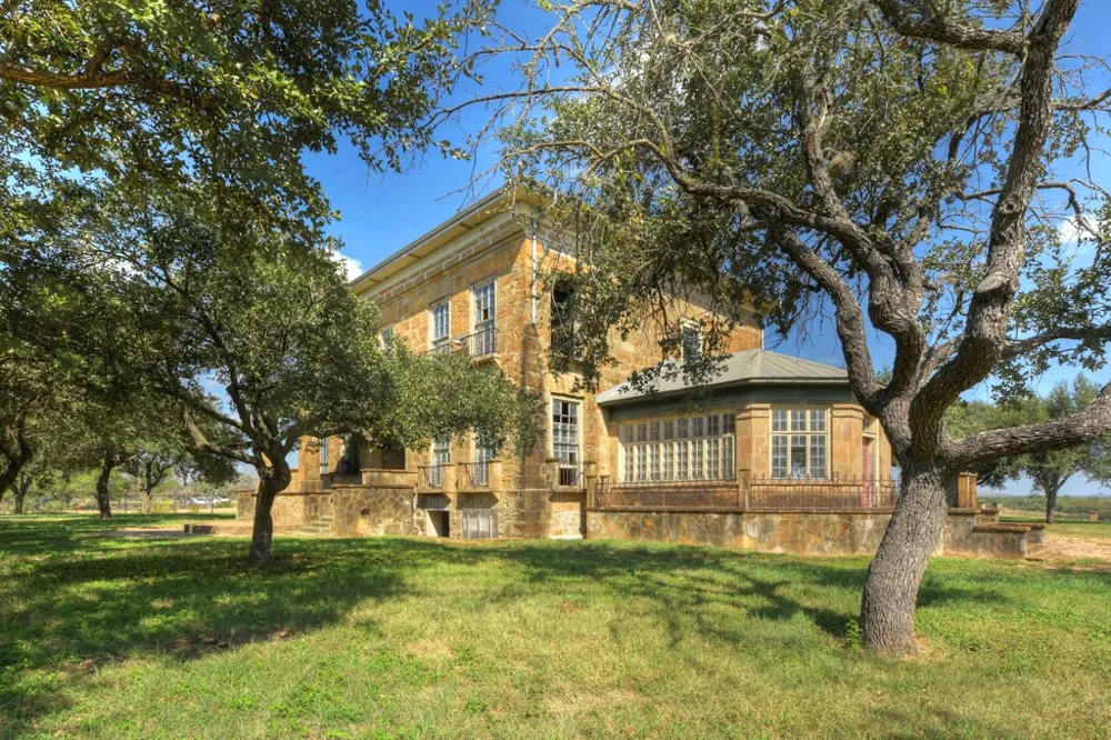 6887 Von Ormy Road San Antonio, TX 78073