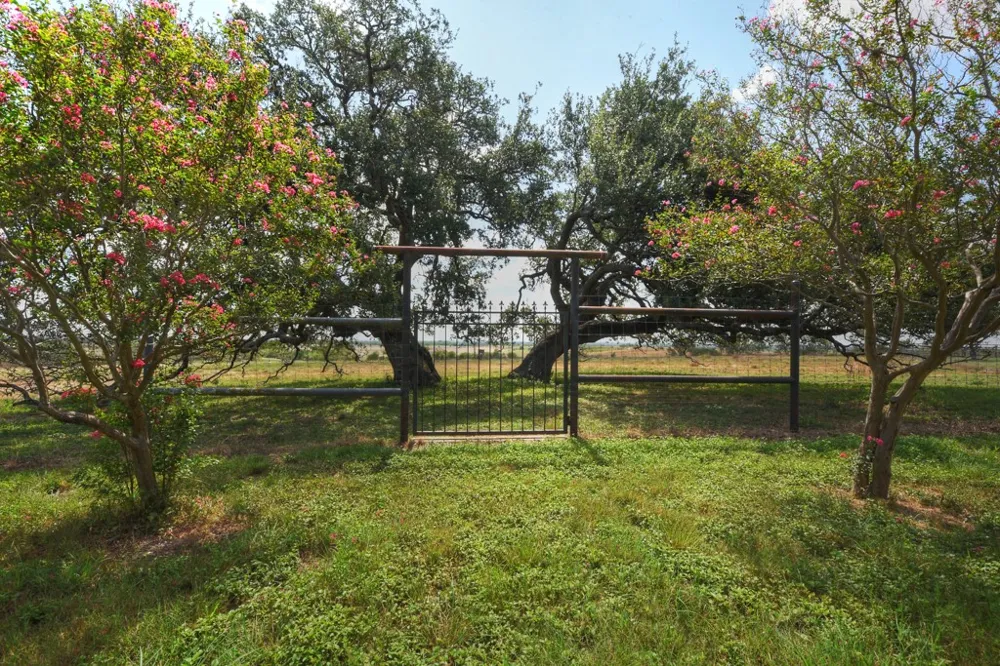 6887 Von Ormy Road San Antonio, TX 78073