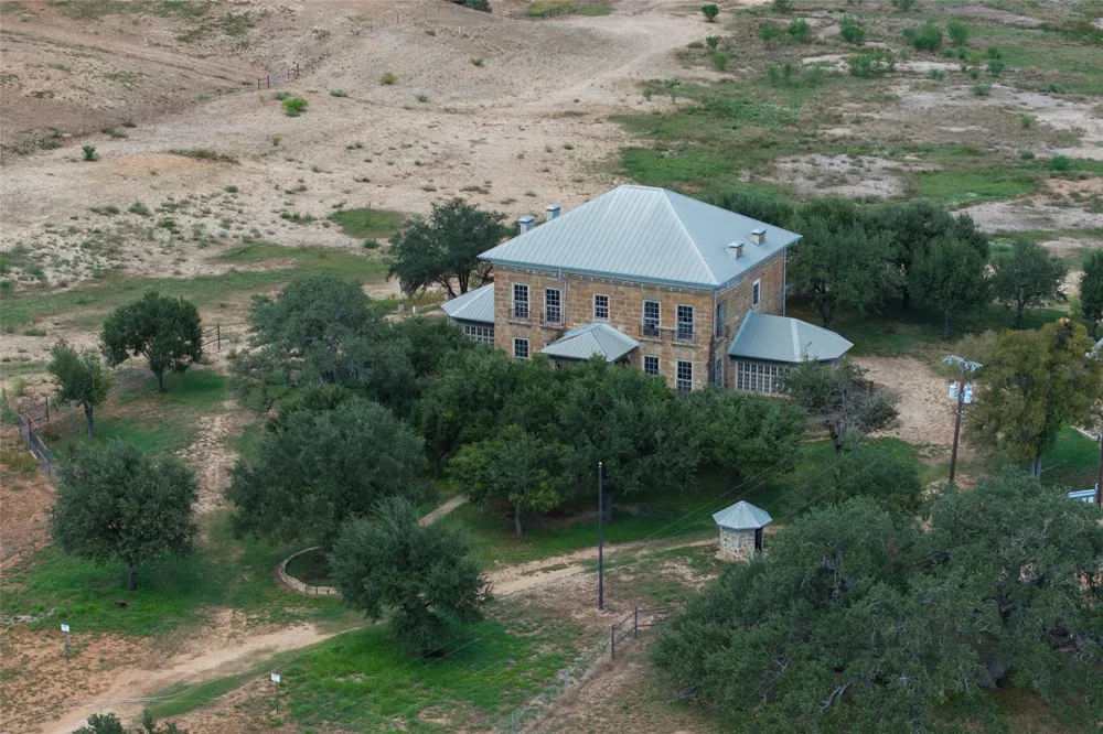 6887 Von Ormy Road San Antonio, TX 78073