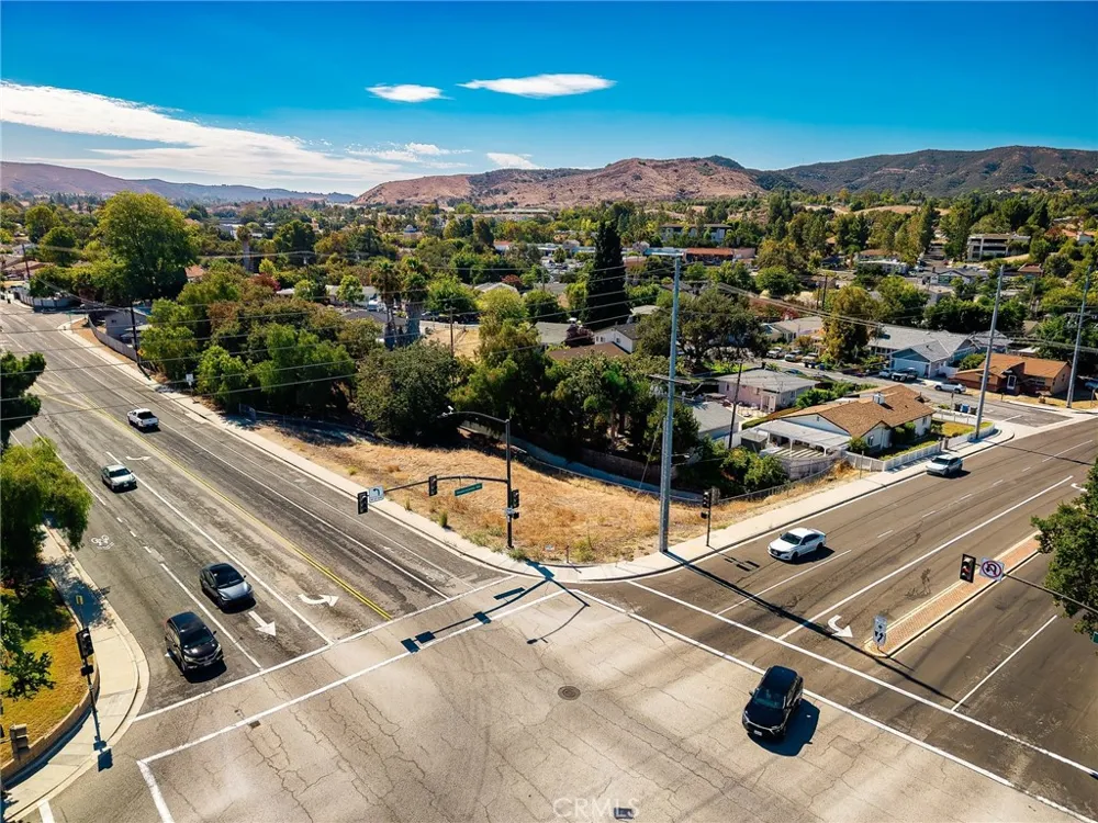 500 E Hillcrest Thousand Oaks, CA 91360