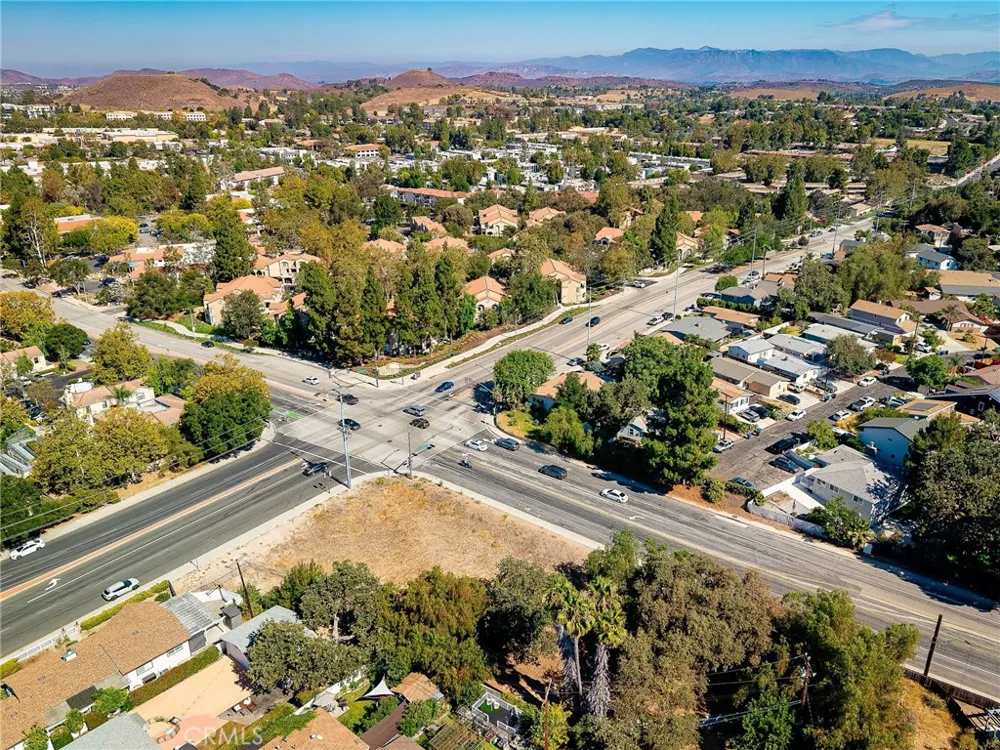500 E Hillcrest Thousand Oaks, CA 91360