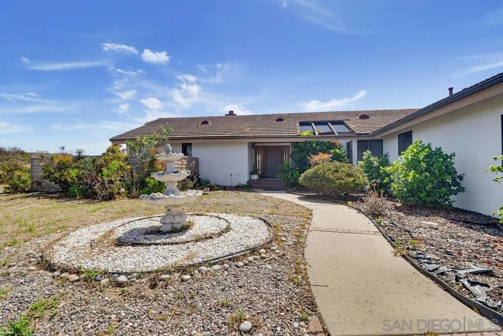 13676 Bear Mountain Way Jamul, CA 91935