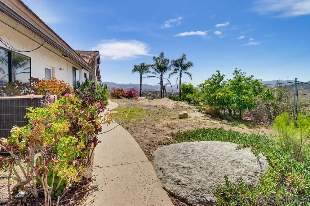 13676 Bear Mountain Way Jamul, CA 91935