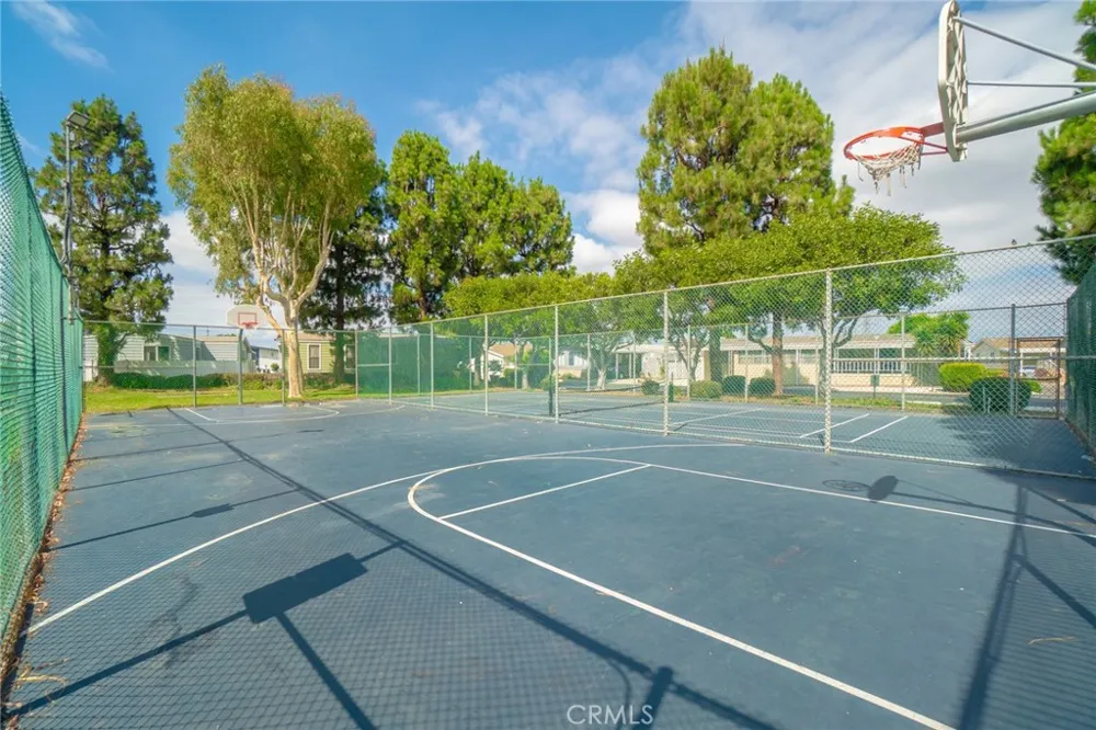3595 Santa Fe #36 Long Beach, CA 90810