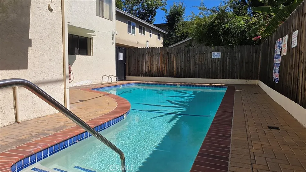 5255 Bellingham Valley Village, CA 91607