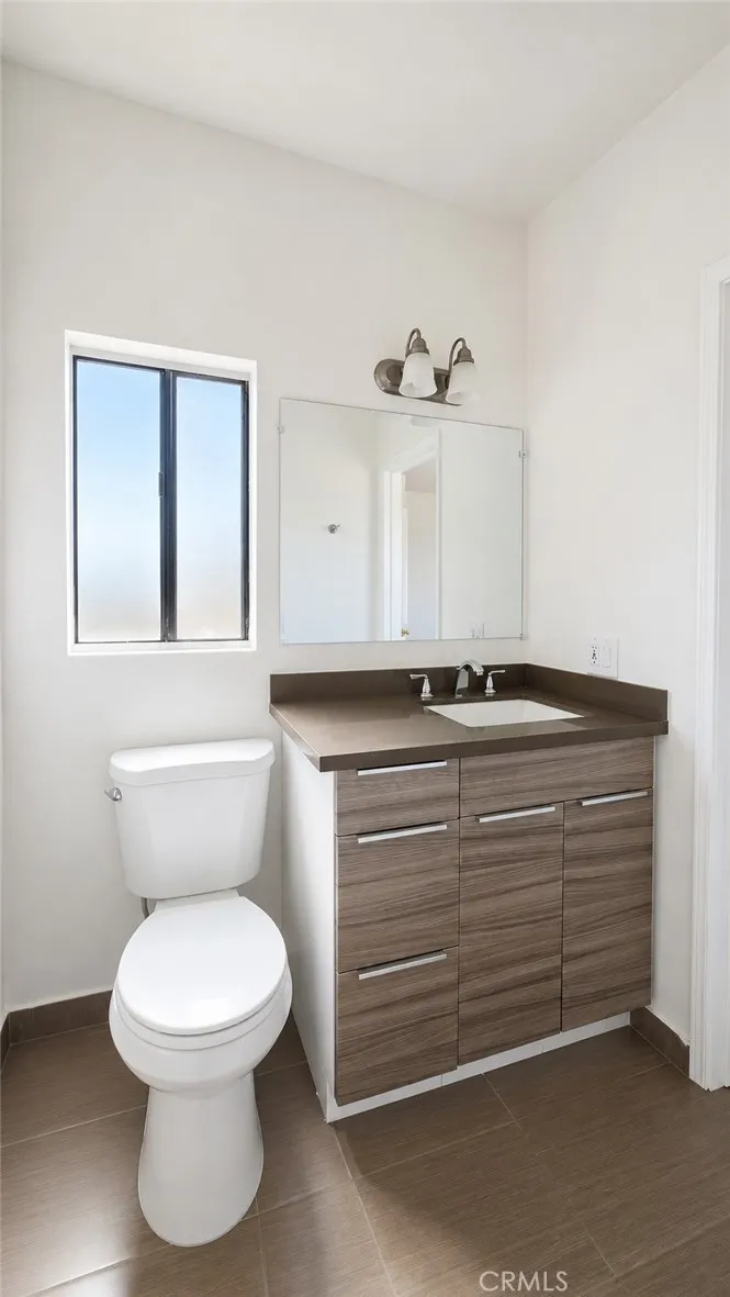 5255 Bellingham Valley Village, CA 91607
