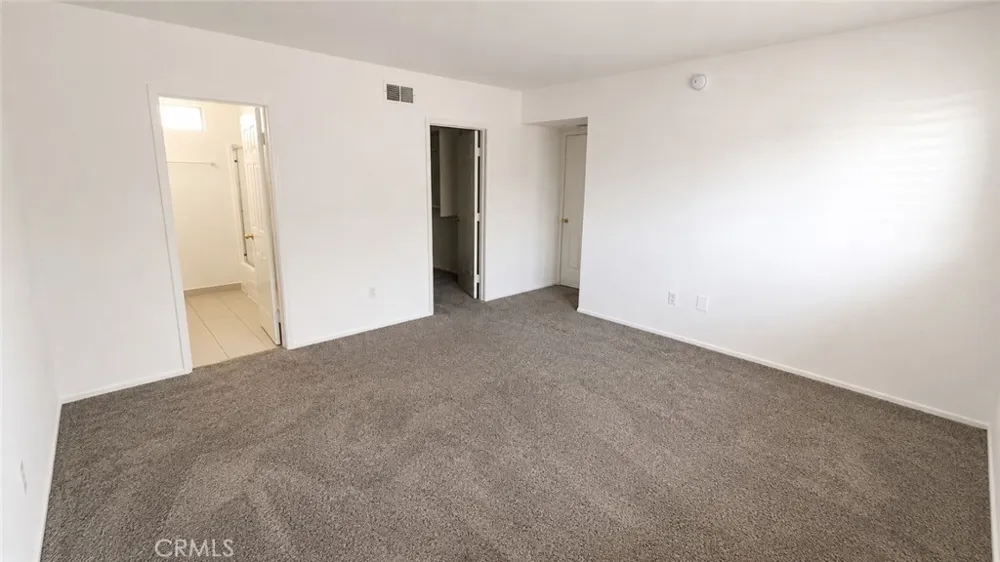 5255 Bellingham Valley Village, CA 91607