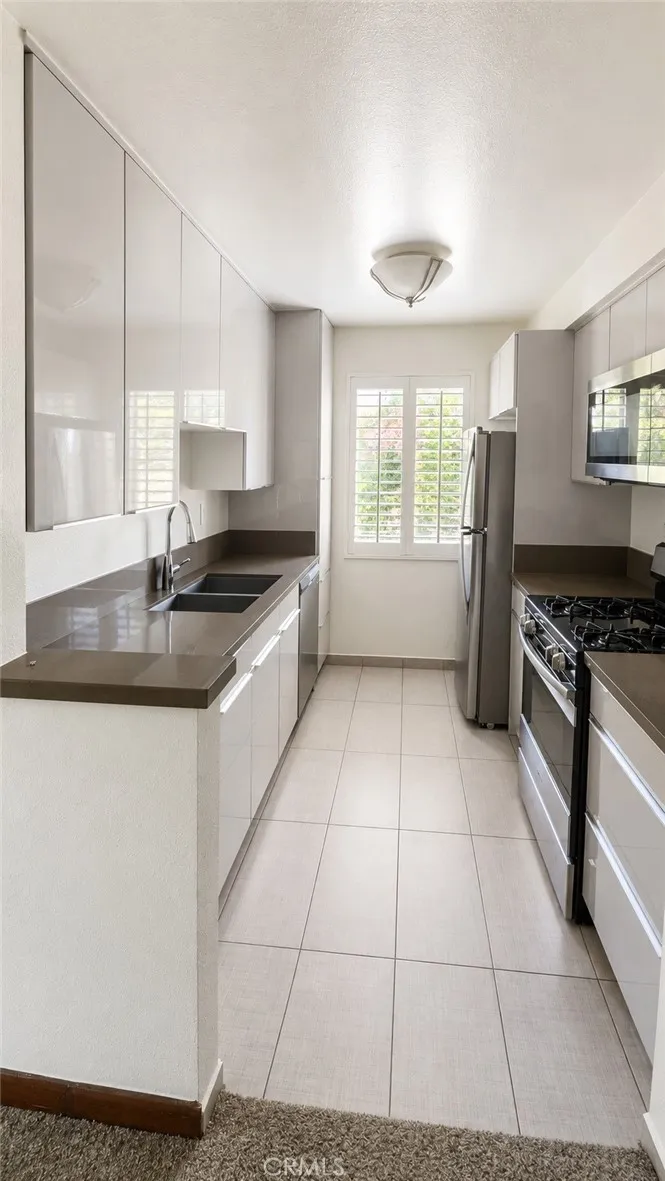 5255 Bellingham Valley Village, CA 91607