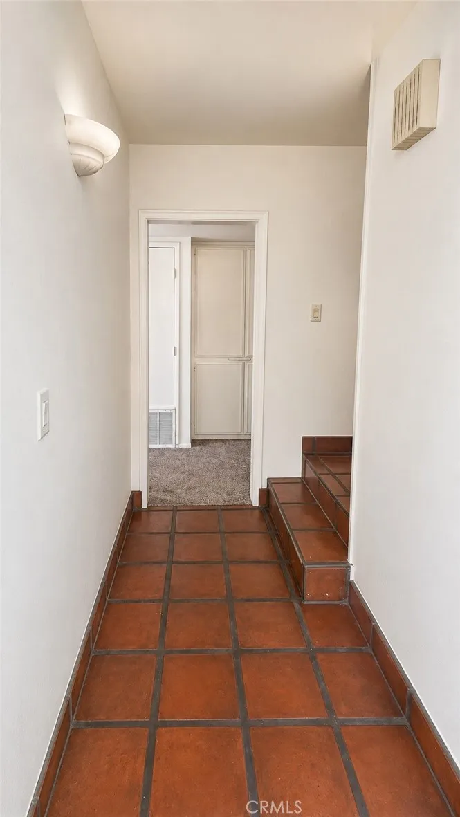 5255 Bellingham Valley Village, CA 91607