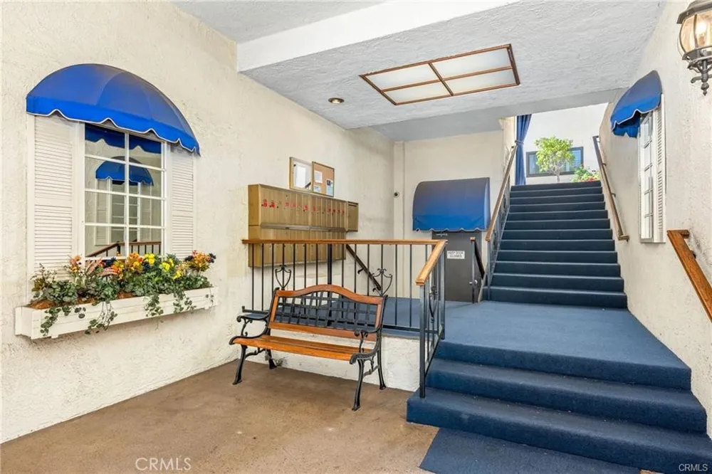 5255 Bellingham Valley Village, CA 91607