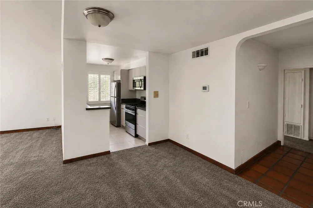 5255 Bellingham Valley Village, CA 91607