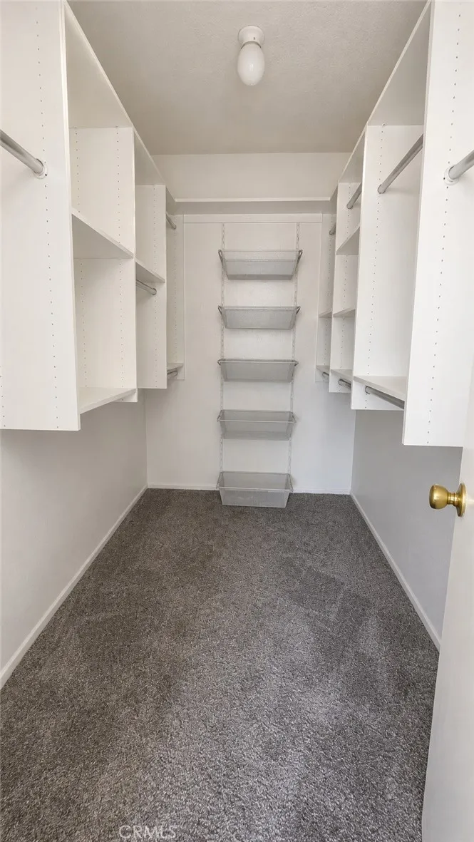 5255 Bellingham Valley Village, CA 91607