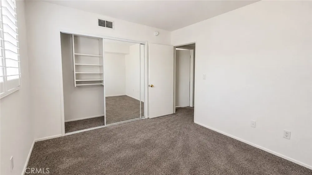 5255 Bellingham Valley Village, CA 91607