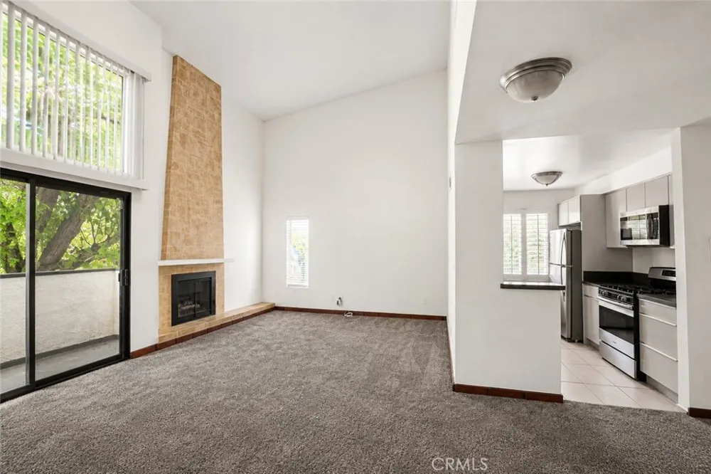5255 Bellingham Valley Village, CA 91607