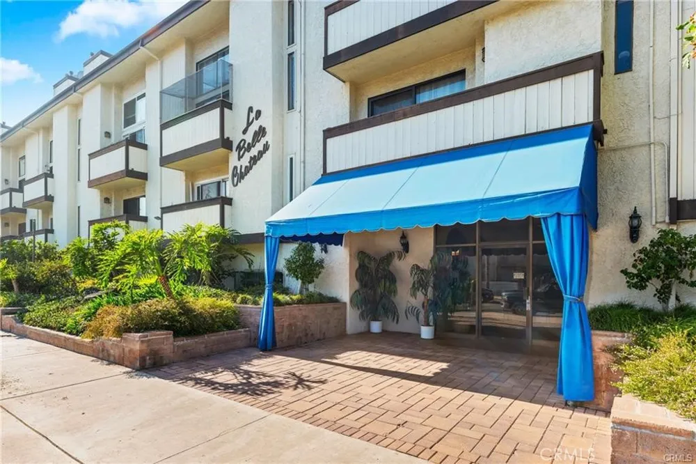 5255 Bellingham Valley Village, CA 91607