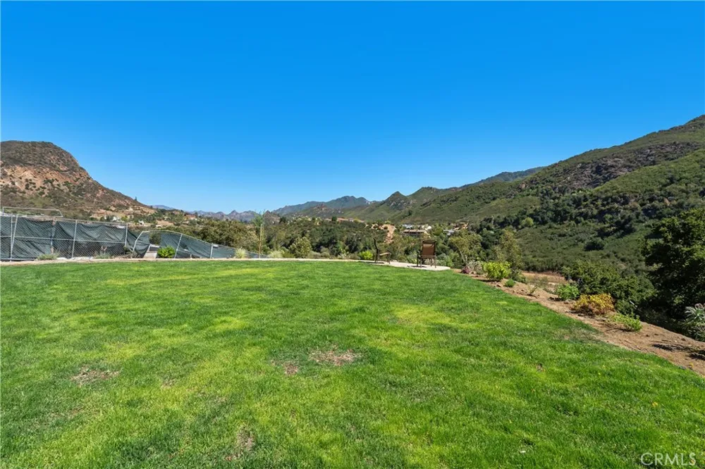 2224 Careful Avenue Agoura Hills, CA 91301