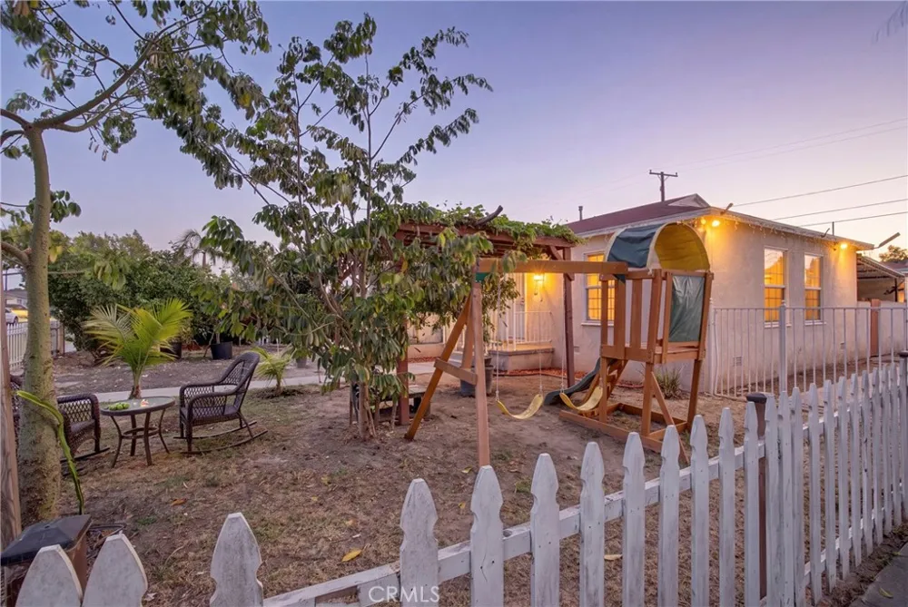 2011 Grape Compton, CA 90222