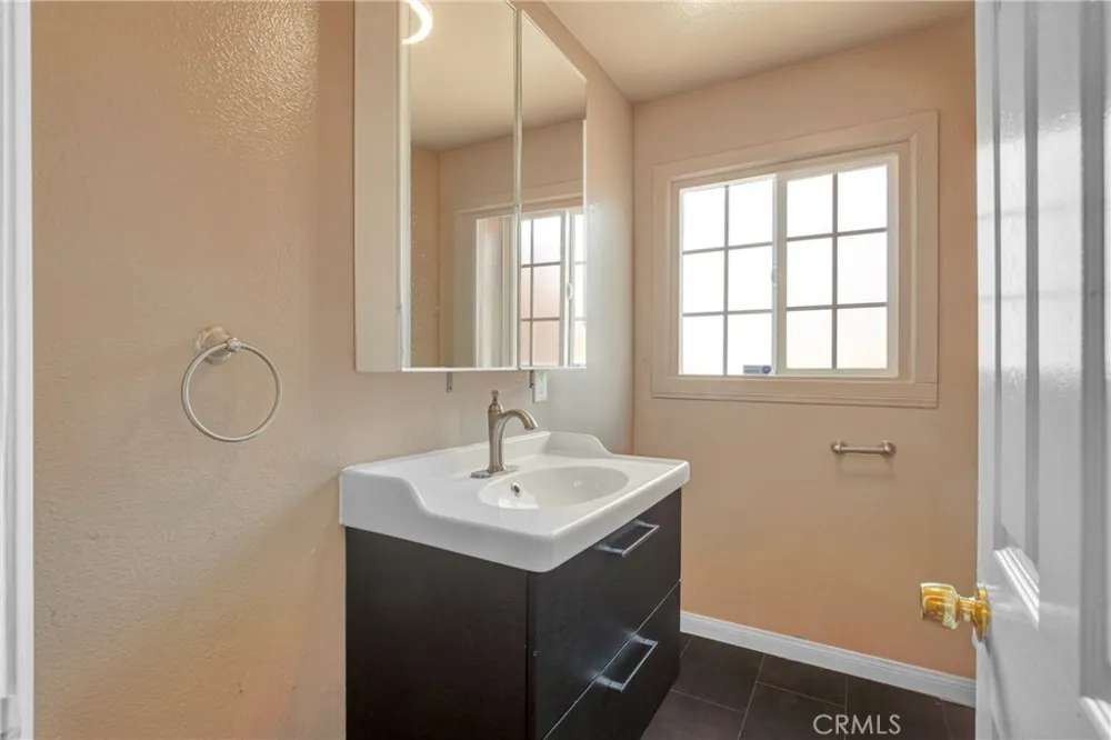 2011 Grape Compton, CA 90222