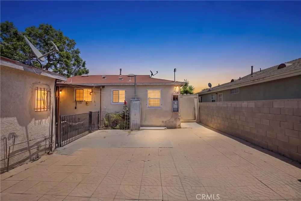 2011 Grape Compton, CA 90222