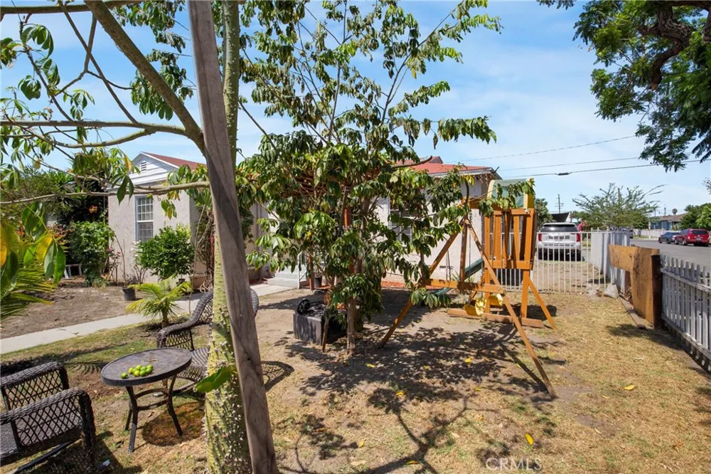 2011 Grape Compton, CA 90222