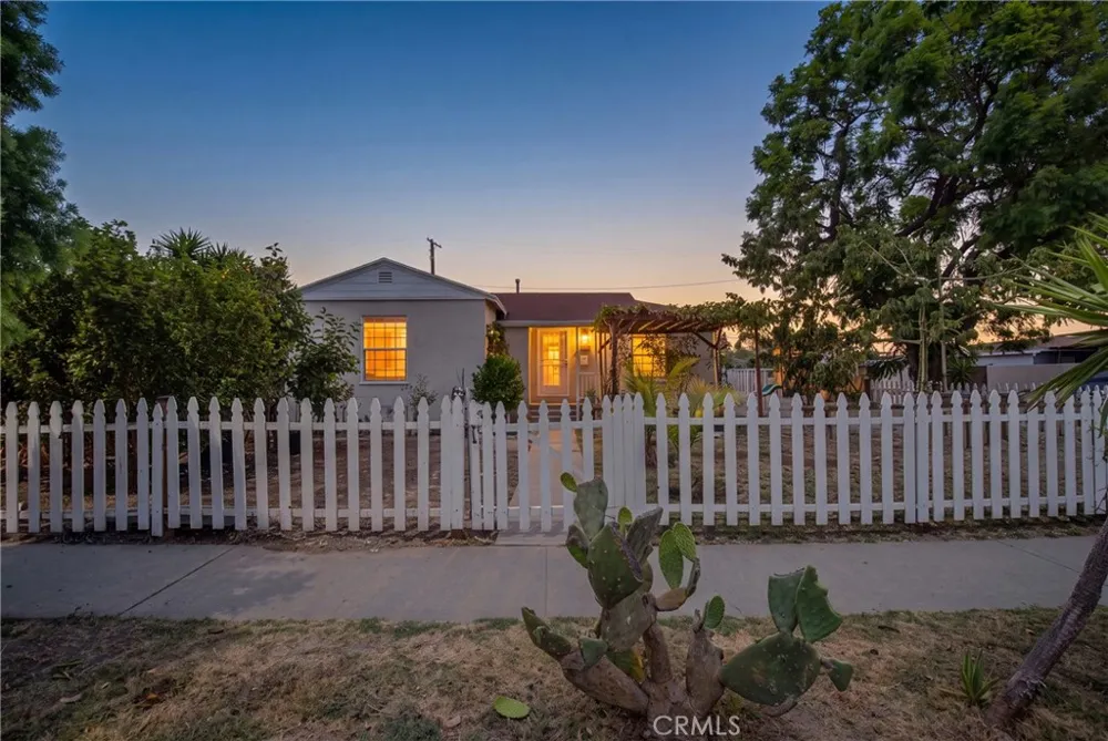2011 Grape Compton, CA 90222
