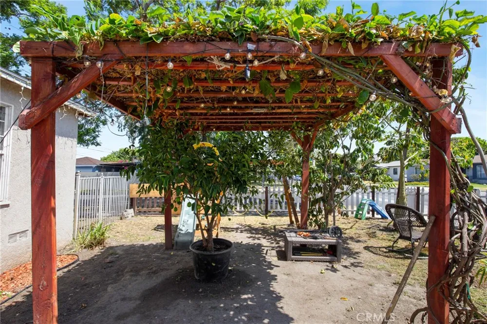 2011 Grape Compton, CA 90222