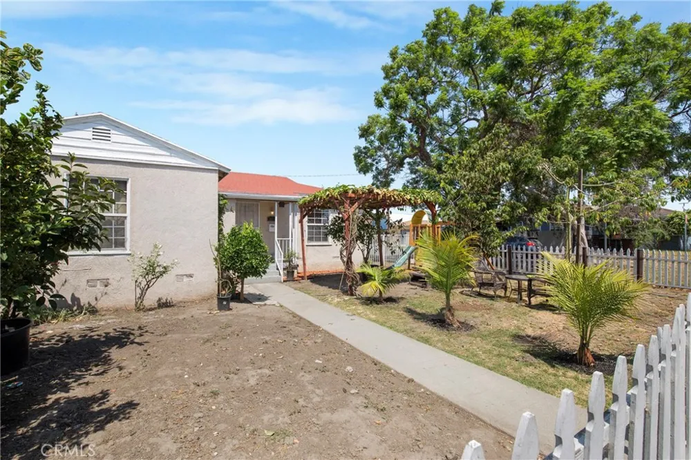 2011 Grape Compton, CA 90222