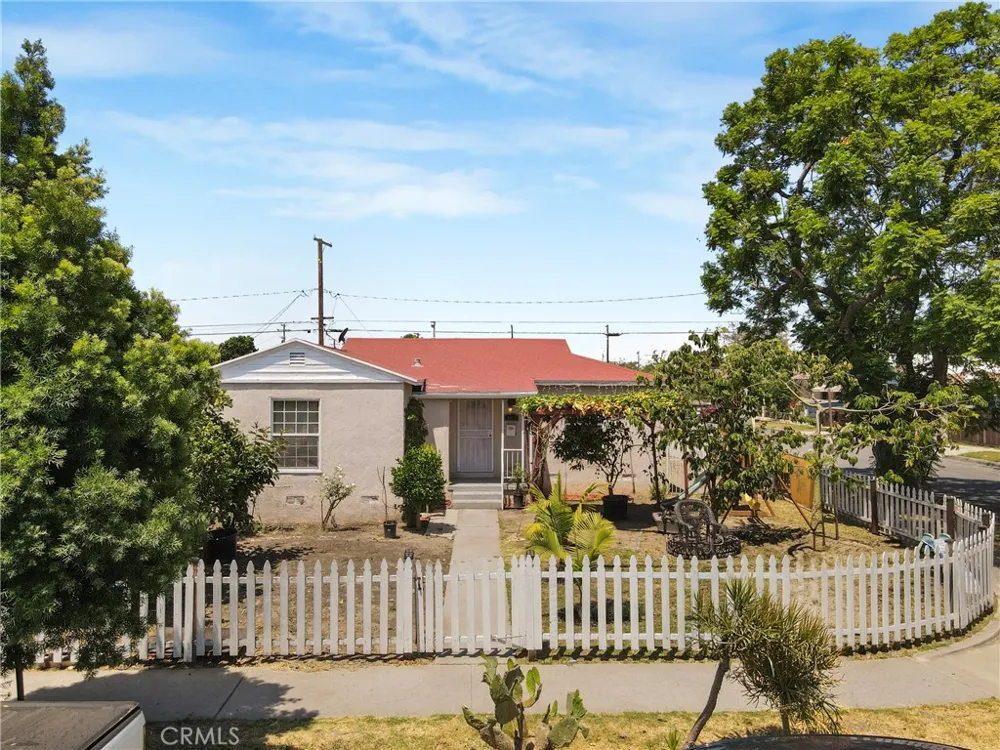 2011 Grape Compton, CA 90222