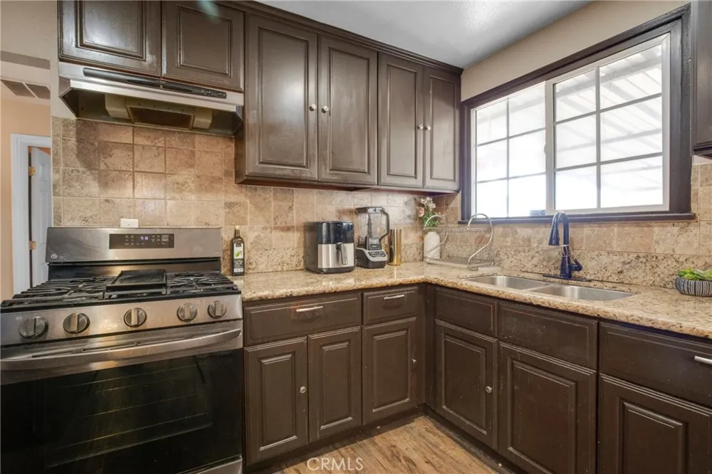 2011 Grape Compton, CA 90222