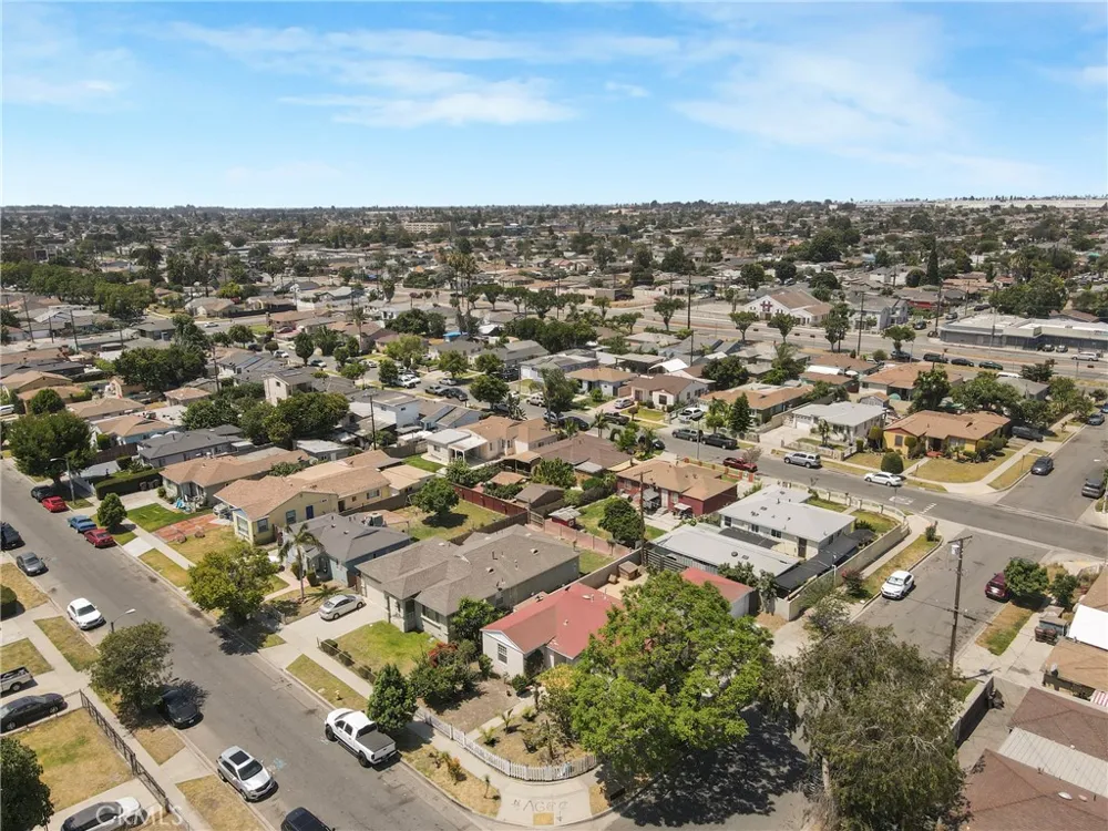 2011 Grape Compton, CA 90222