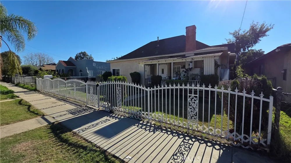 716 E 6th Pomona, CA 91766