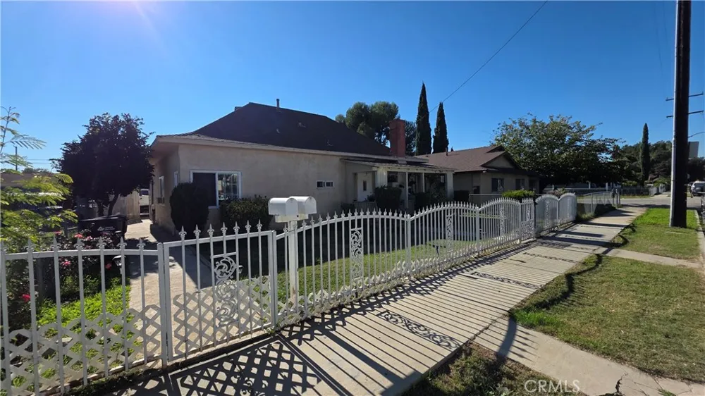 716 E 6th Pomona, CA 91766