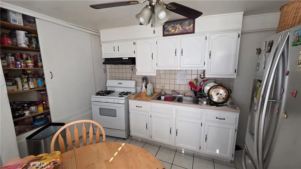 716 E 6th Pomona, CA 91766