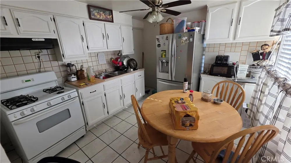 716 E 6th Pomona, CA 91766