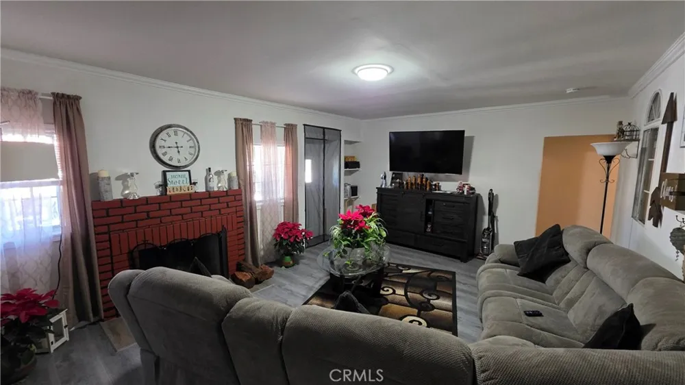 716 E 6th Pomona, CA 91766