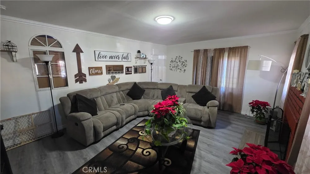 716 E 6th Pomona, CA 91766