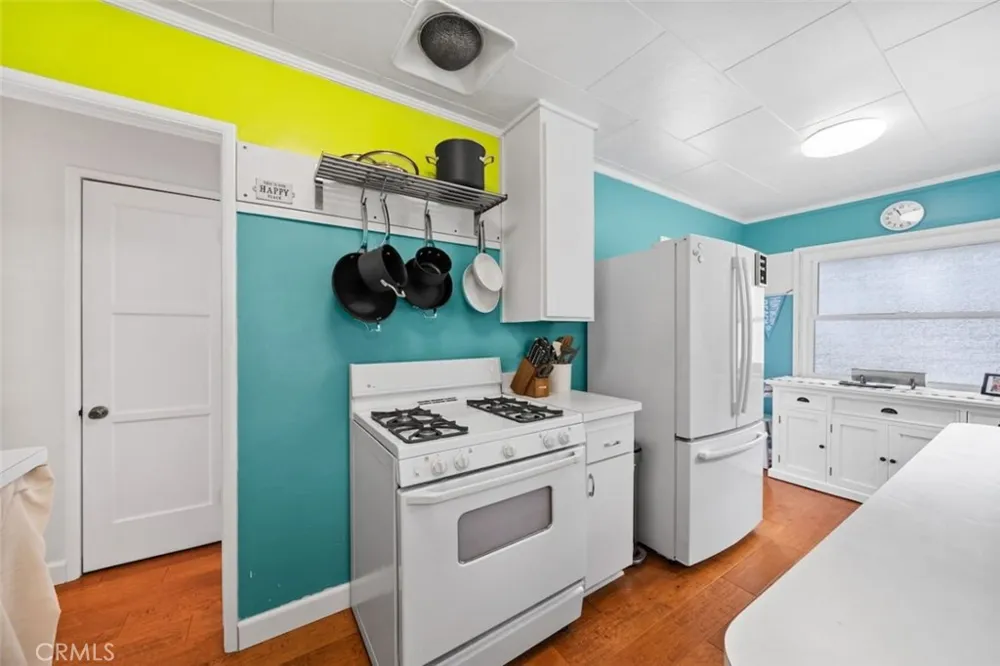 218 11 th street Huntington Beach, CA 92648