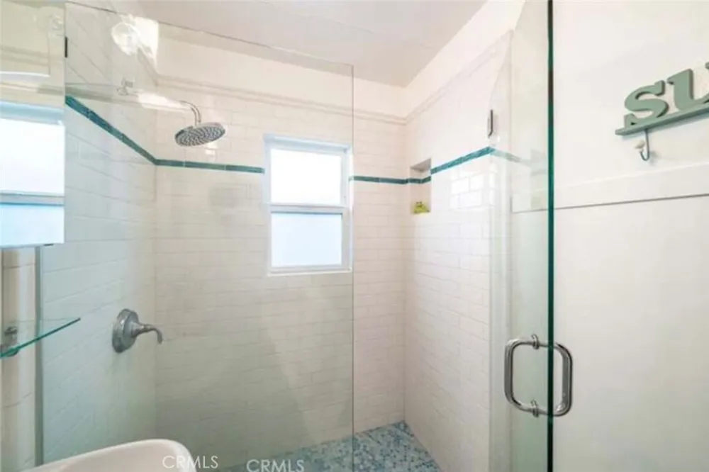 218 11 th street Huntington Beach, CA 92648