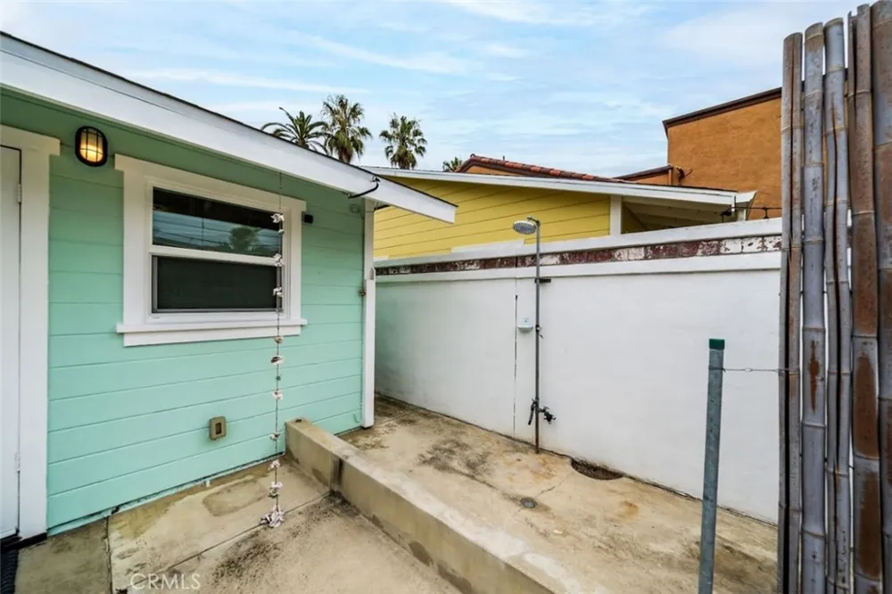 218 11 th street Huntington Beach, CA 92648
