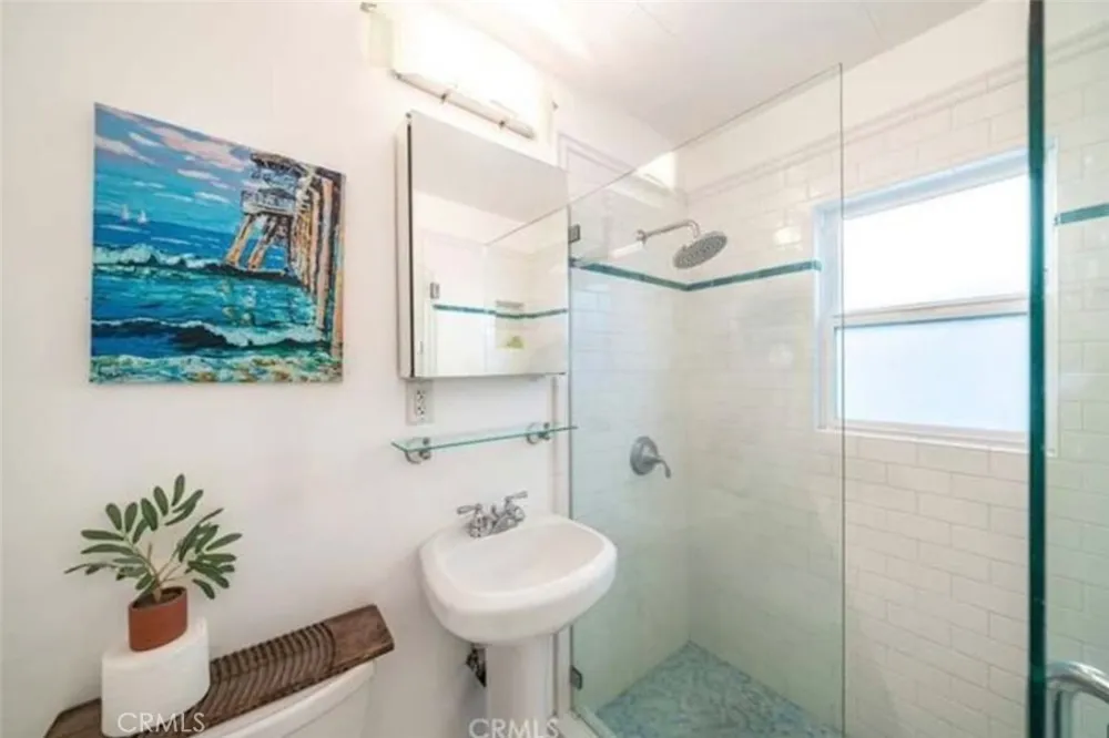 218 11 th street Huntington Beach, CA 92648
